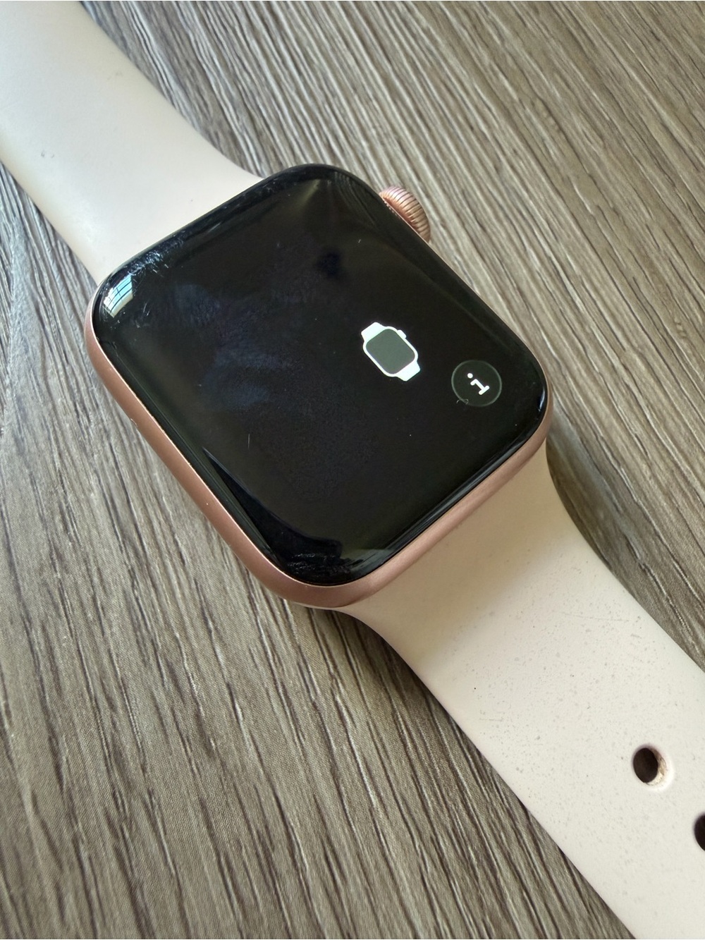 Apple Rose 6 Gold Smartwatch with light pink strap